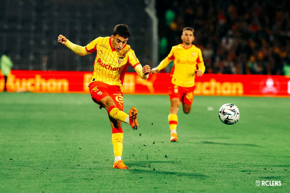 朗斯客场 4-1 大胜摩纳哥！萨伊麾下球队闪耀 “岩石” 球场，斩获法甲第 8 胜